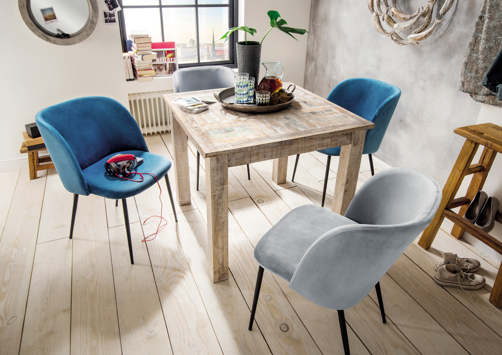 Design-Stuhl SOAZIG | Samt-Velours aqua-blau | Beine Metall schwarz 