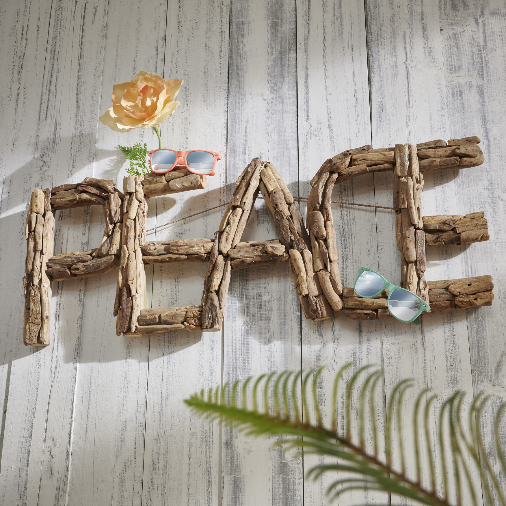 Unikat-Wanddekoration PEACE, handgefertigt | recyceltes Teakholz natur | 75 x 6 cm / 25 cm hoch