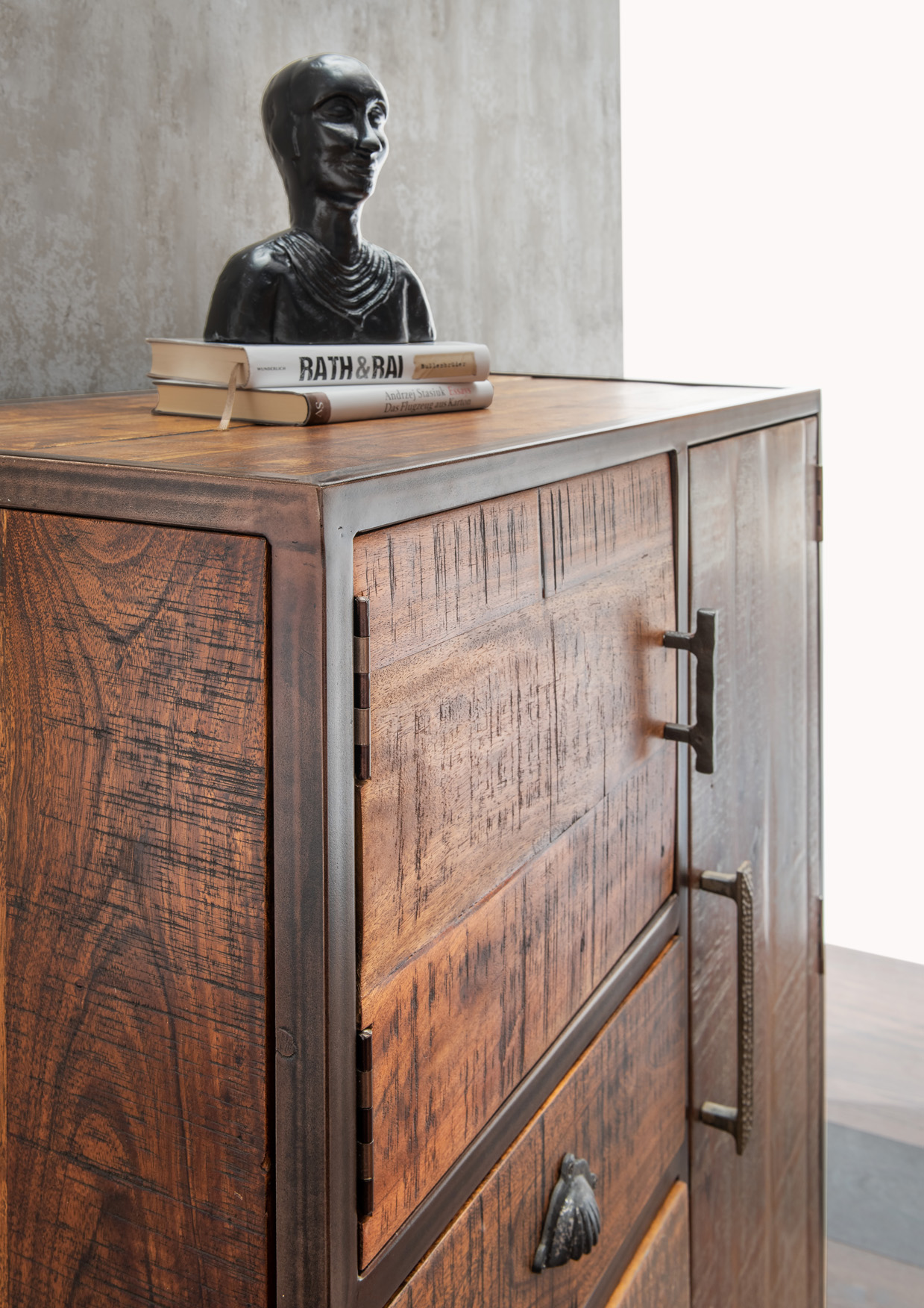 Unikat Highboard PRIYA 2 | massives Altholz recycelt | multifarbig | 3 Schubladen/2 Türen